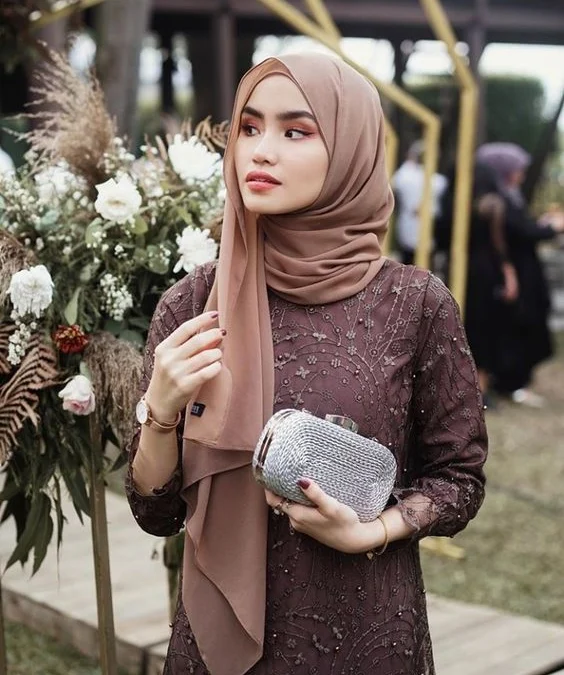 Model Baju Kebaya Tampil Elegan Dengan Pakaian Adat