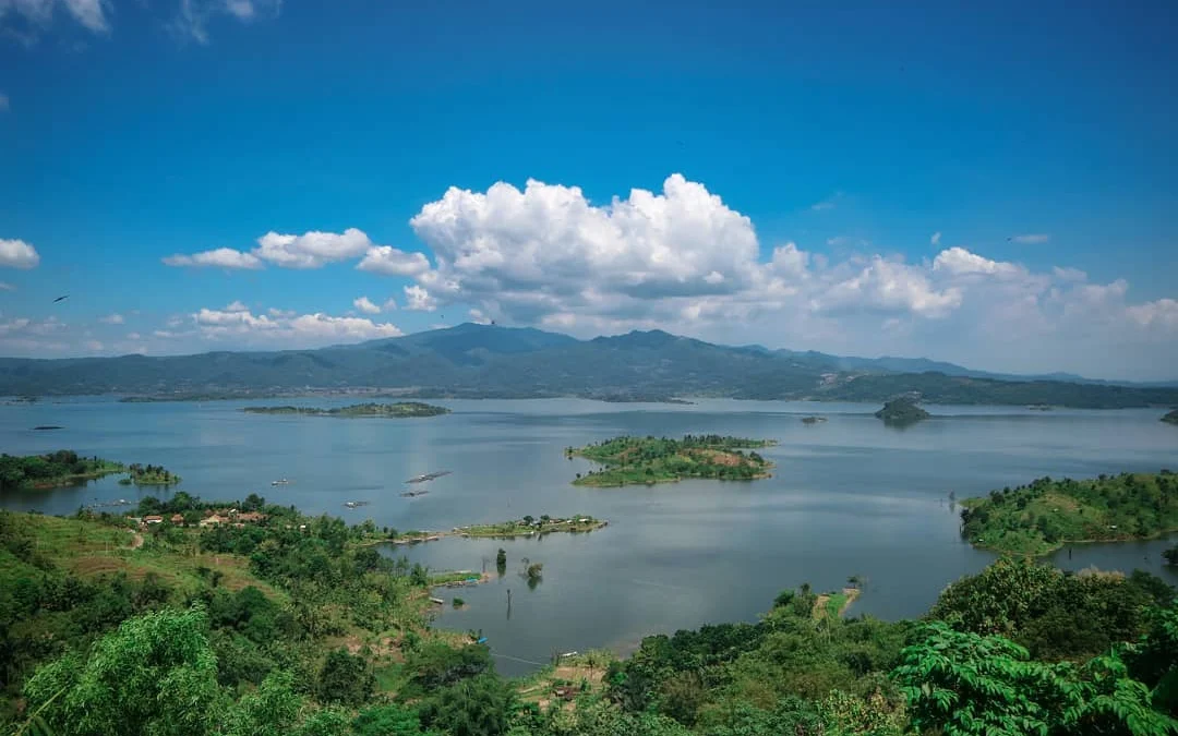 Ternyata Sumedang Punya Wisata Ngehits dan Mirip Banget sama Danau Toba!