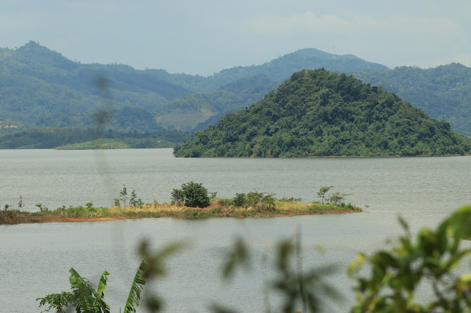 Eh, Sumedang Ternyata Punya Spot wisata Keren Juga, Kayak Pulau Samosir Gitu Loh!