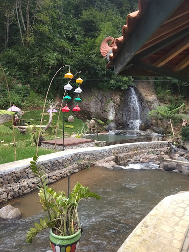 Pesona penginapan dekat Curug di Sumedang