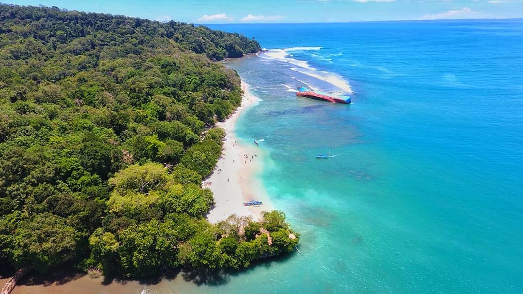 Pantai Pangandaran, Yakin Nih Gak Mau Kesini! Menggoda Banget Loh Ini Laut Birunya!