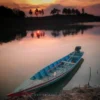 Perahu Buat Nikmatin Keindahan Senja di Sumedang Ini Mau Dikosongin Aja Nih? Gakan Kita Naikin Berdua Gitu?😂