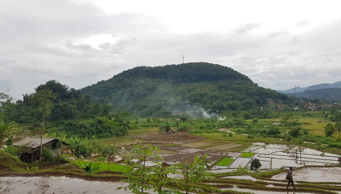 Rugi Banget Kalo Gak Pernah Lihat Matahari Tenggelam di Gunung Sumedang, Bikin Lupa Sama Masalah Hidup