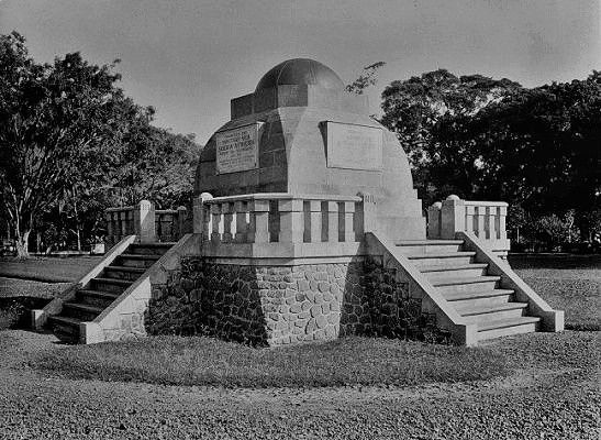 Monumen Lingga Jejak Peninggalan Sejarah Kuno di Alun-alun Sumedang