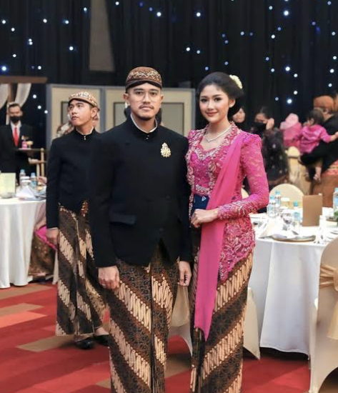 Baju Kebaya Warna Fuschia Ide Outfit Berikan Kesan Kekinian Dalam Balutan Elegan