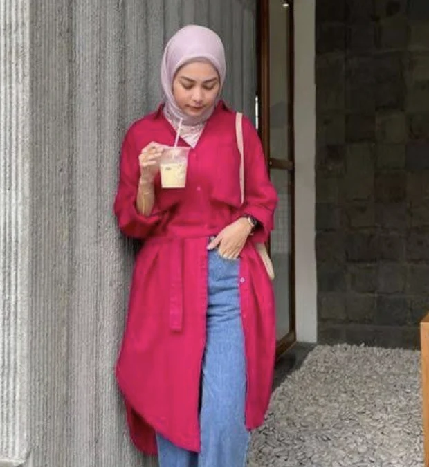 5 Kerudung Warna Unik yang Cocok Dengan Warna Baju Pink Fuschia