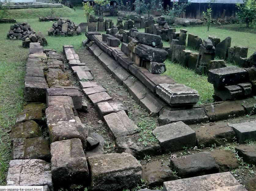 Bosan Wisata ke Museum? Ternyata Bandung Juga Punya Candi Lho