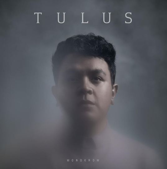 Lirik Lagu Monokrom - Tulus