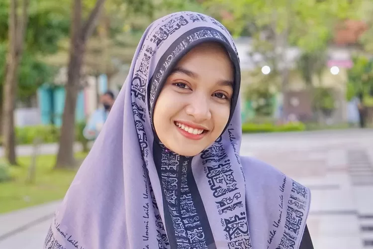 Inilah Profil Dan Biodata Ning Umi Laila