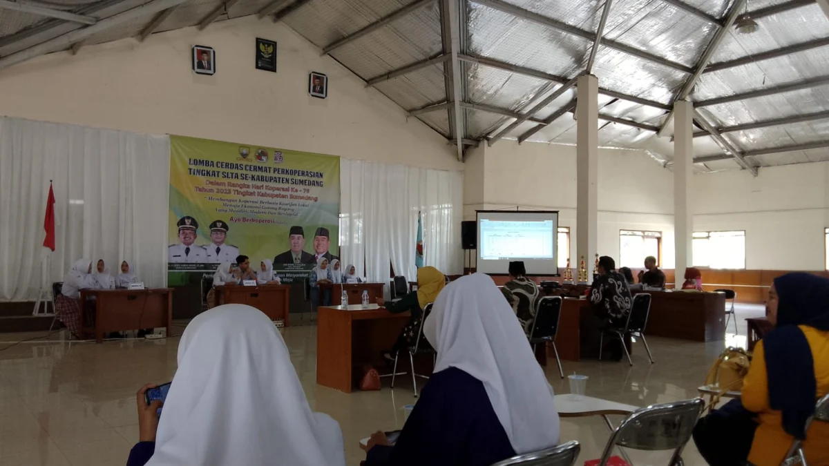 RAMAI: lomba cerdas cermat perkoperasian tingkat SLTA Se-Kabupaten Sumedang tahun 2023. Berlokasi di Aula HES Unsap, Selasa (15/8).(istimewa)