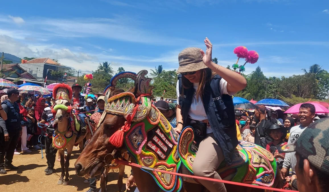 Cimanggung Rayakan HUT RI dengan Pawai Karnaval