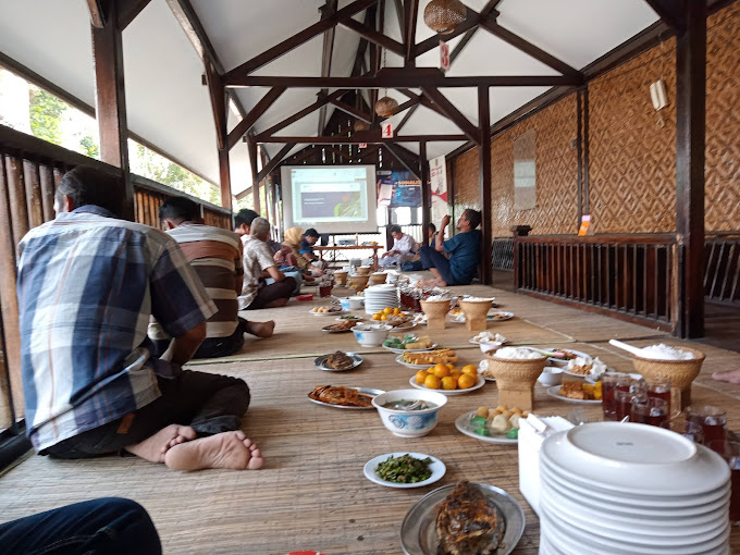 Kata Siapa Kuliner Sumedang Ngebosenin? Cobain 9 Tempat Makan Murah Sumedang Dekat Exit Tol Cisumdawu Ini!