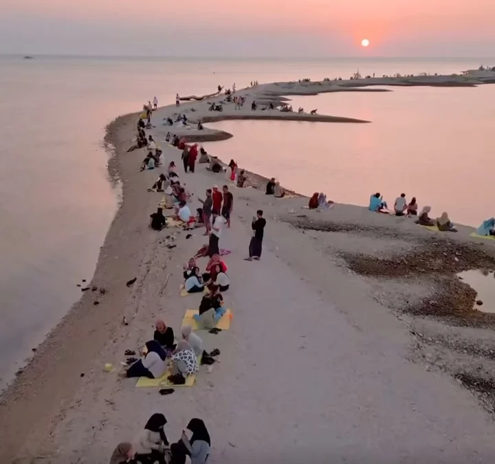 Pesona Pantai Ujung Piring Jepara: Keindahan Alam dan Wisata Pesisir yang Menawan