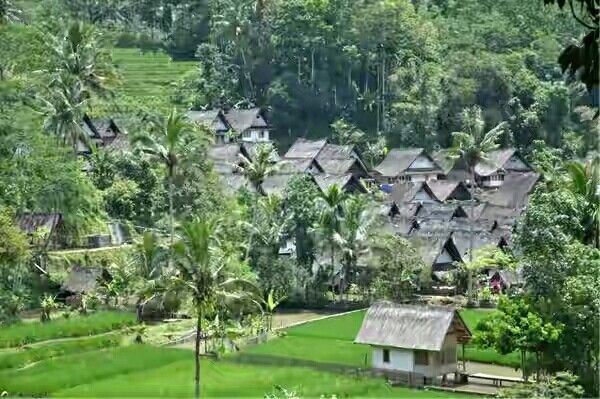 Merajut Keberagaman di Desa Tradisional Cimarga Sumedang: Menapaki Warisan Budaya yang Abadi