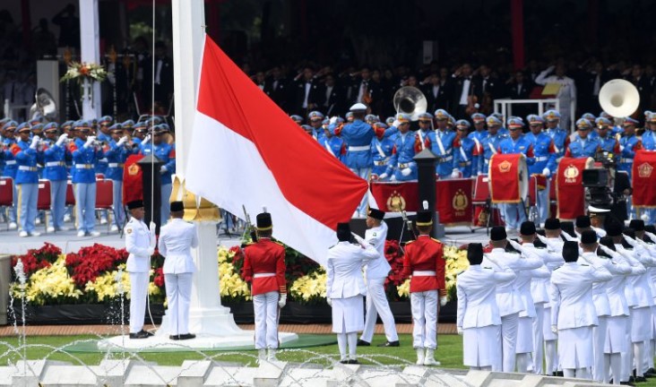 Sambut Hari Kemerdekaan Indonesia Bendera Merah Putih Sesuai Dengan UU