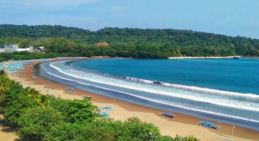 Tiga Tempat Surfing Favorit di Daerah Kabupaten Pangandaran