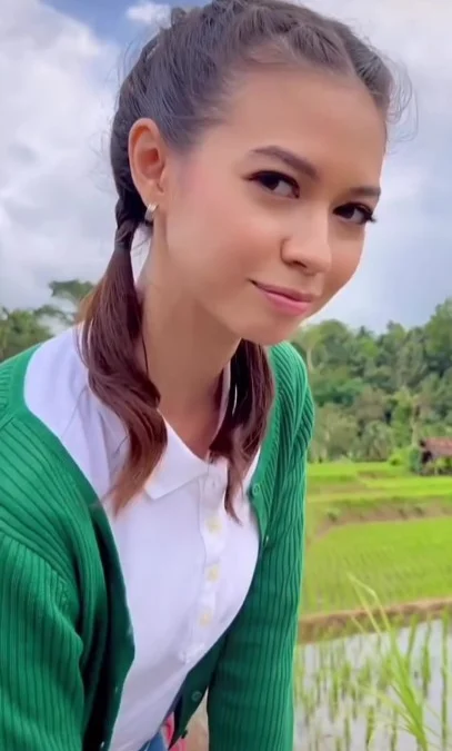 Yuki Kato Main OOTD Ke Sawah Hampir Terperosok