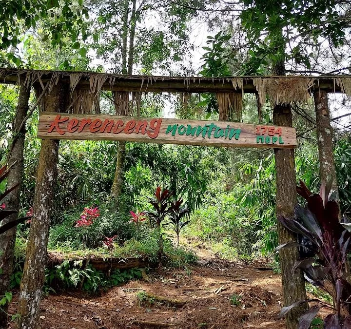 Gunung Kerenceng: Wisata Edukasi yang Menenangkan Di Atas Awan