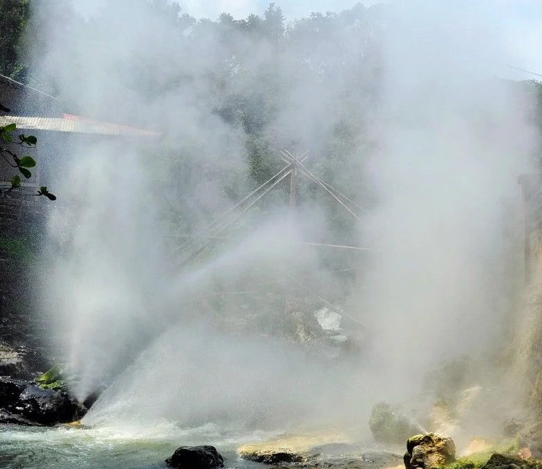 Menghilangkan Penat di Surga Air Panas: Pemandian Air Panas Sumedang