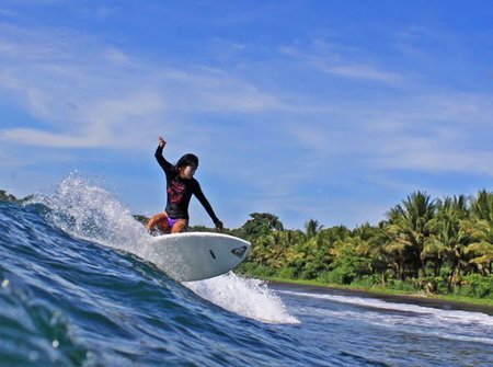 Rekomendasi Spot Terbaik untuk Surfing di Pangandaran!