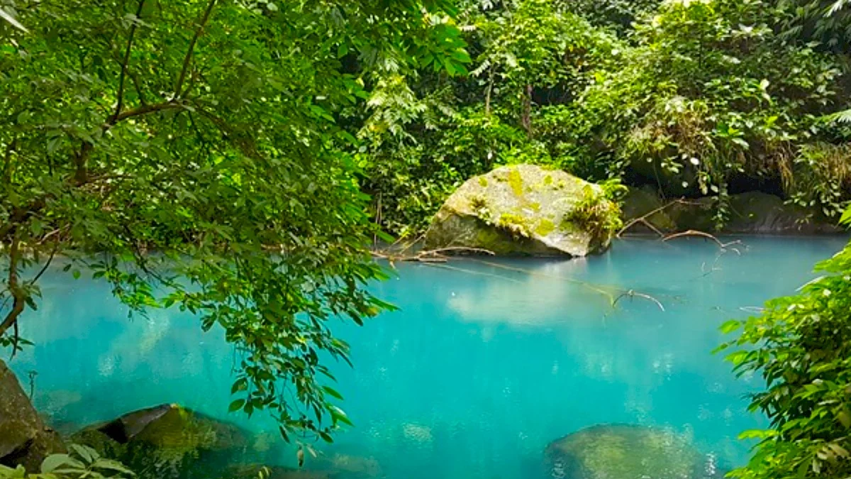 Wisata Tersembunyi Sumedang Situ Cilembang Danau Alami Dengan Air Berwarna Biru yang Syahdu dan Sasya Allah