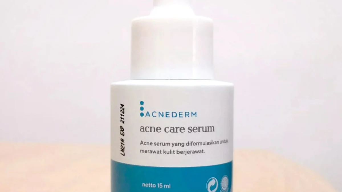 Serum Wardah Acnederm 5 in 1 Untuk Melawan Jerawat Auto Glowing