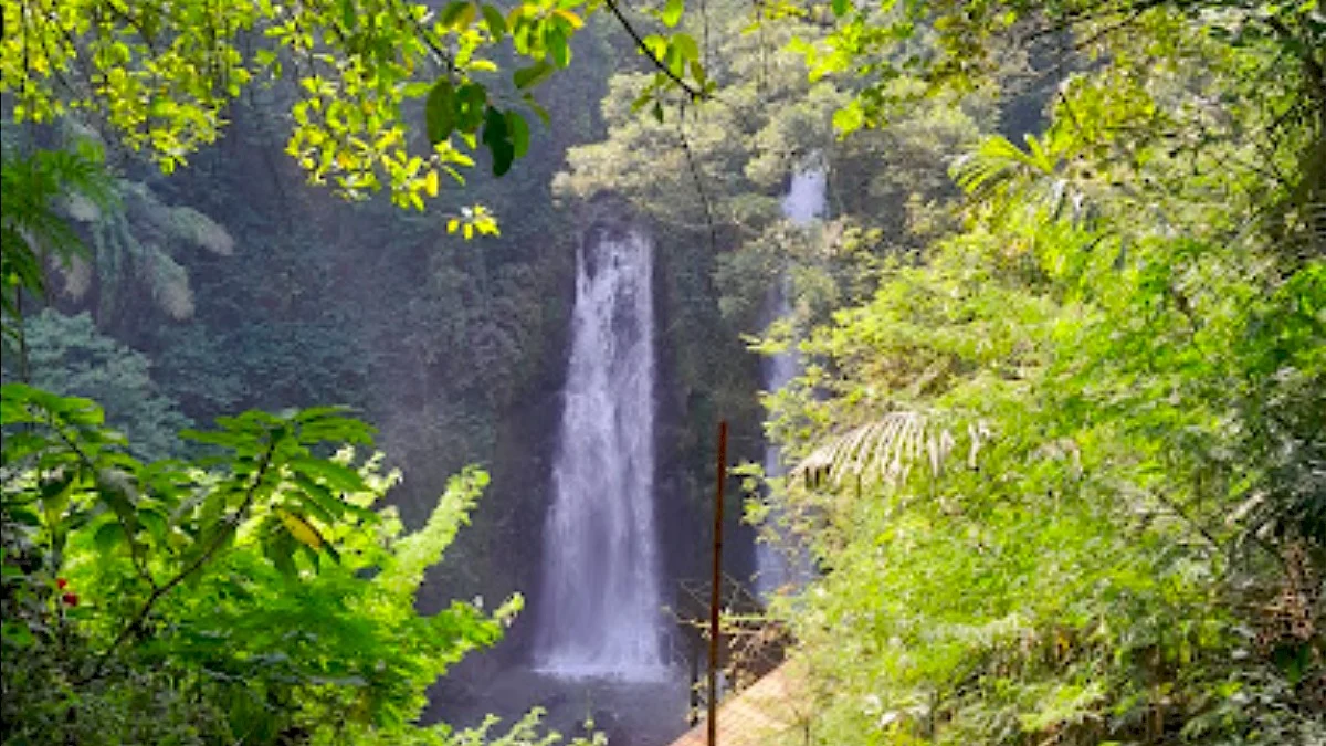 Wisata Alam Sumedang yang Belum Terungkap Keindahan Tersembunyi Curug Cinulang