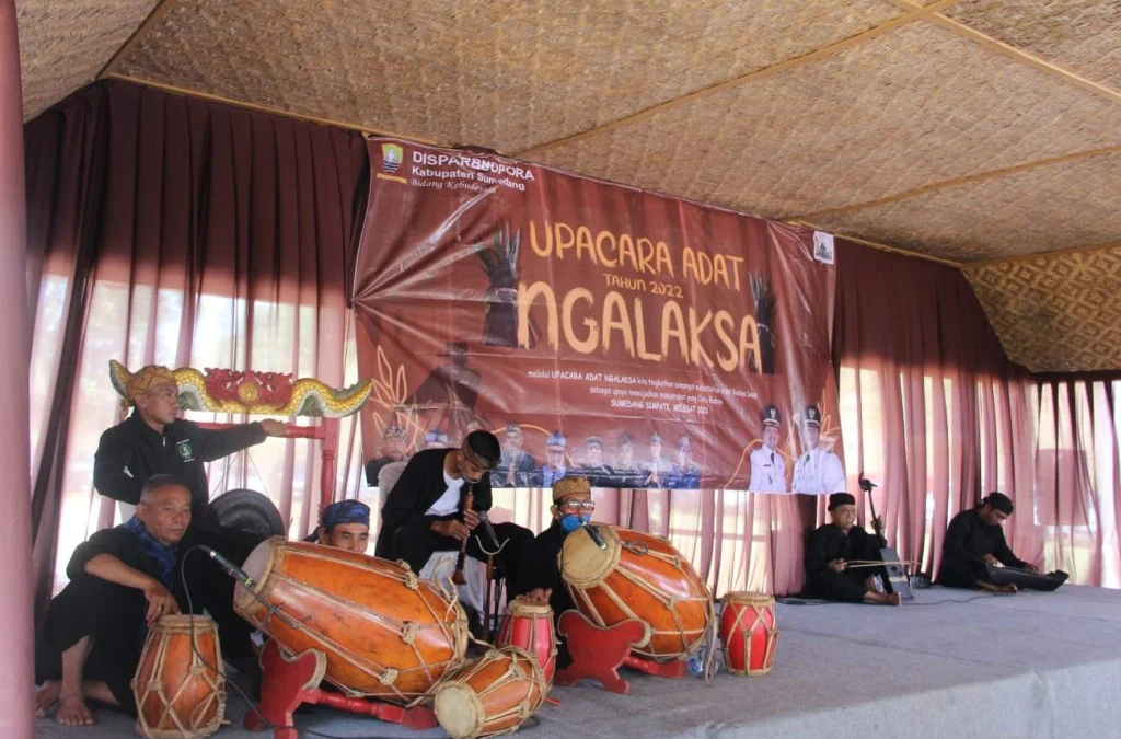 Upacara Adat Ngalaksa: Adat Istiadat Sumedang Sebagai Wujud Rasa Syukur Atas Hasil Panen Yang Berlimpah