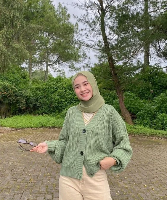 Baju Warna Hijau Sage Cocok Dengan Jilbab Warna Apa?Rekomendasi Banget