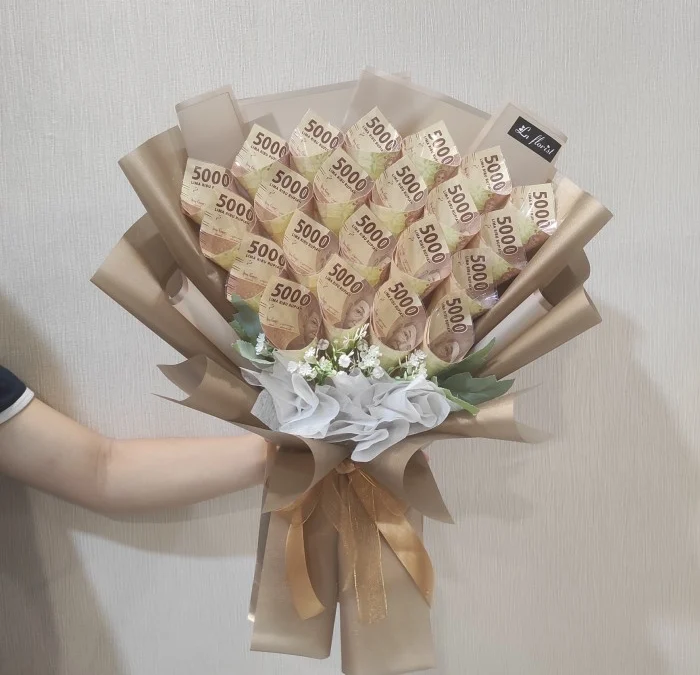 Inilah Cara Membuat Bucket Uang Yang Cantik Untuk Hadiah Ultah Pacar Kamu!