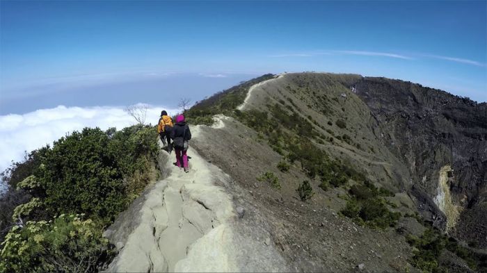 Jalur pendakian Gunung ceremai