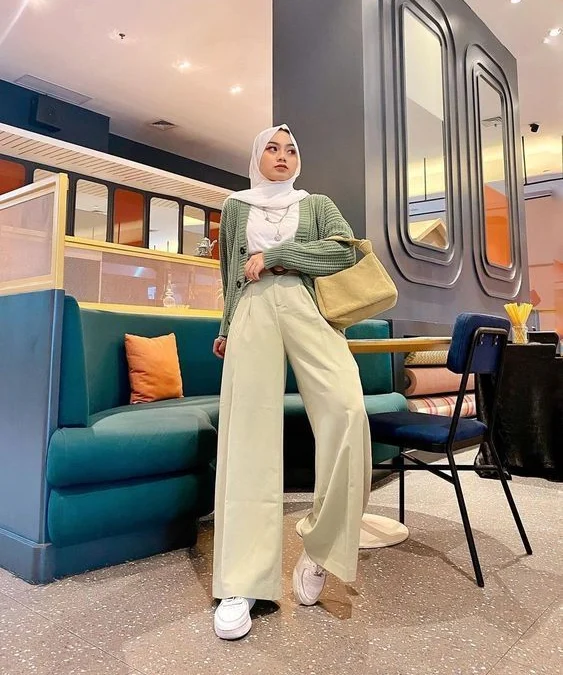 Baju Sage Cocok dengan Kerudung Warna Apa Sih? Yuk Liat 9 Idenya Biar Tampil Stylish!