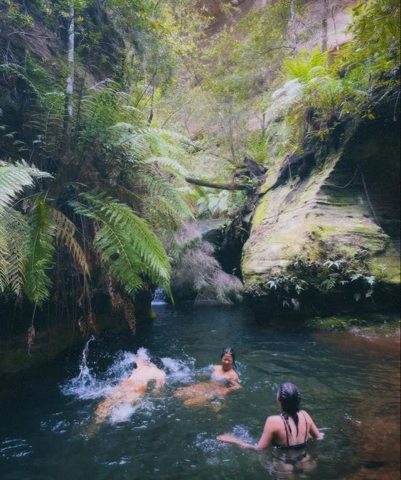 Sebening Hati, Betapa Indahnya Pantulan Cahaya Ke Air Green Canyon Pangandaran