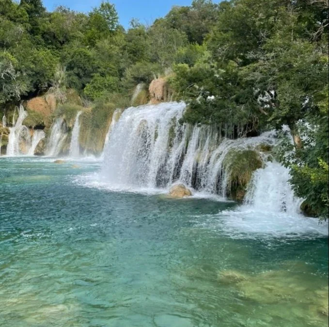 3 Air Terjun Tersembunyi di Sumedang Mirip Mini Iguazu Falls Saingan Air Terjun Niagara