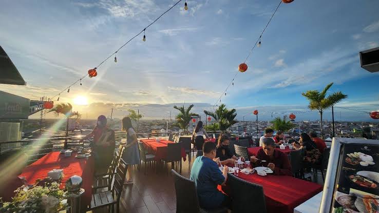 Emang Boleh Hotel di Pontianak Se Murah Ini? Dompe Aman, Pemandangan Elegan, Hati Pun Senang!