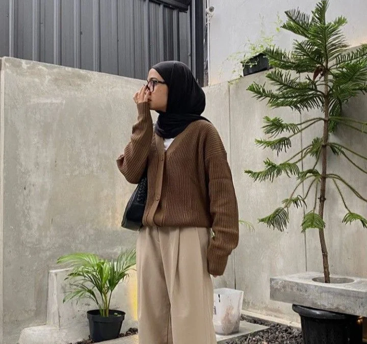 Ide Outfit Dengan Memadukan Warna Mocca Dengan Warna Lainnya, Yang Menambah Penampilan Kamu Makin Kece