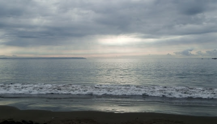 Pesona Pantai Sumedang Mirip Banget Pantai Pangandaran, Yuk Kepoin Tiket Masuknya!