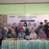 INOVATIF: Kaum akademisi merespon kebutuhan guru untuk mengupgrade kemampuan IT, khususnya untuk keperluan pembuatan media pembelajaran seperti yang dilakukan oleh dosen UPI Kampus Sumedang, melalui tim PKM Bidang ilmu (PKM BI) yang diketuai oleh dr. Ani Nur Aeni, M.Pd.