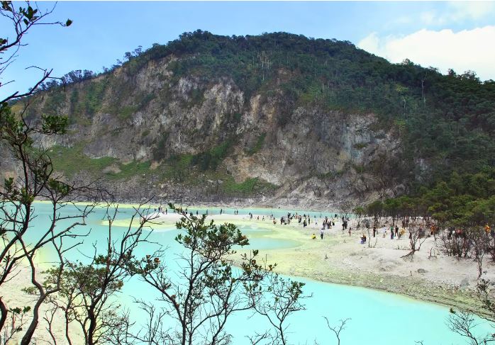 Masya Allah Melihat Pesona Gunung-Gunung Suci dan Mitologi Jawa Barat