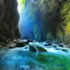 Menyusuri Keindahan Air Terjun Curug Cimahi