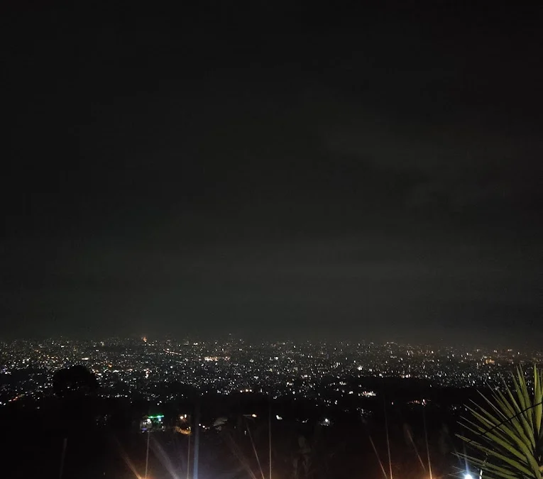 Wisata Bukit Puncak Bintang: Melihat Keindahan Panorama Kota Bandung di Malam Hari Bersama Pacar