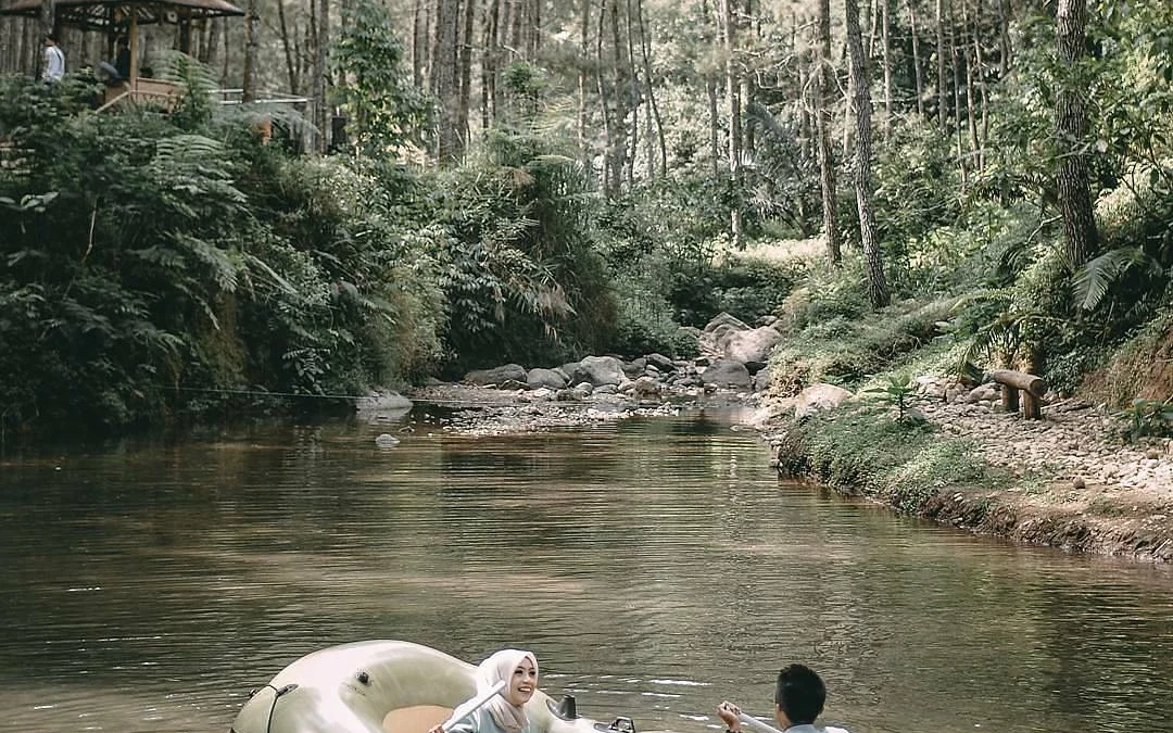 Kamu Baru Tau Kalo di Kampung Ciherang Sumedang Bisa Kayak Gini Bareng Ayang?