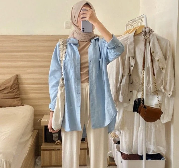 outfit baju biru muda