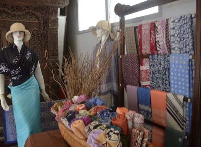 Keindahan Tenunan Tradisional Tempat Wisata Belanja Batik di Bandung Paling Legen