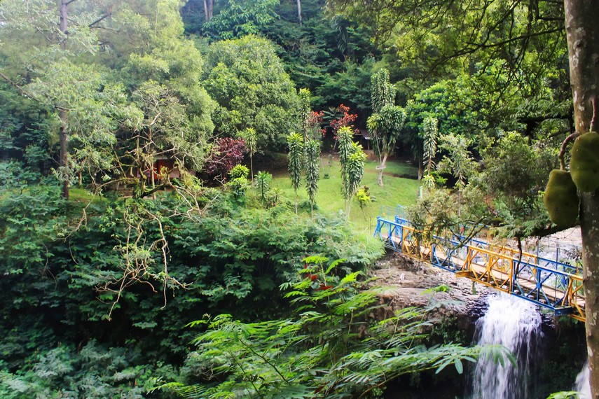 Berpetualang di Wisata Air Terjun Curug Omas Bandung