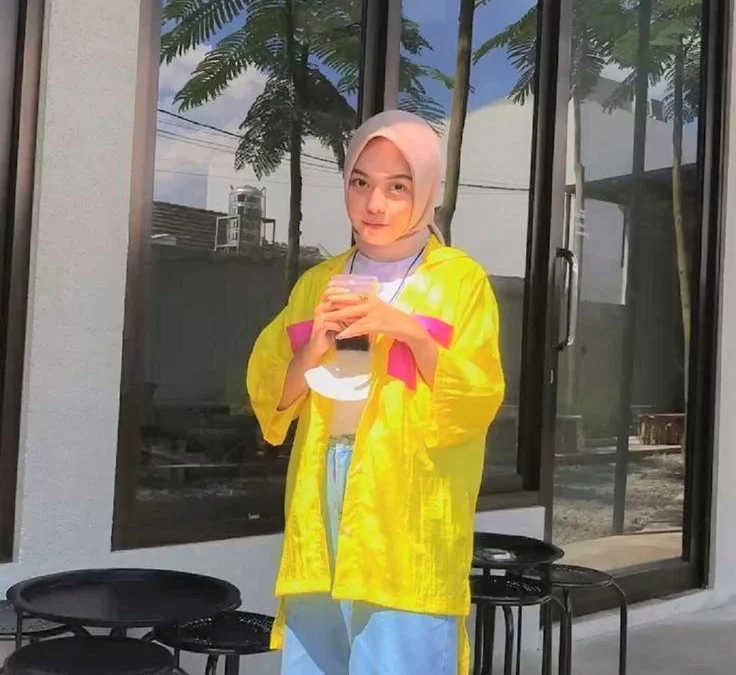 Baju Warna Lemon Cocok dengan Jilbab Warna Apa