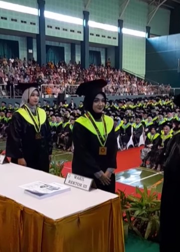 Ning Umi Laila Wisuda Pidatonya Mengundang Banyak Tawa Lucu Sekali