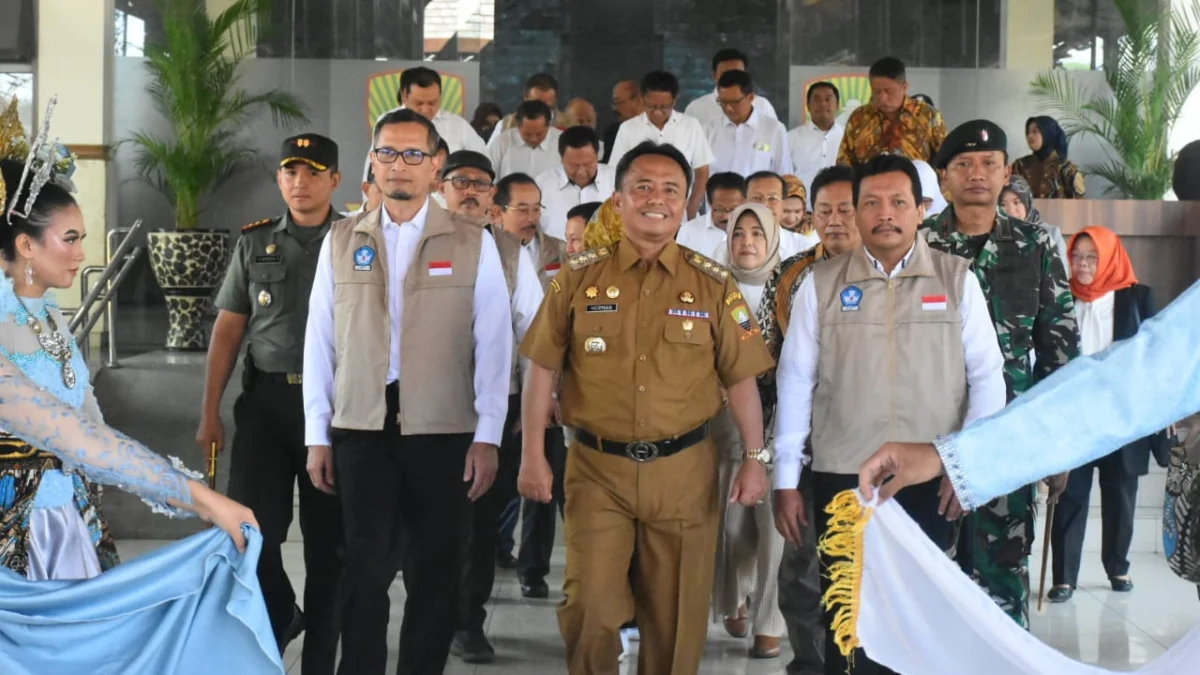 Sumedang Jadi Lokasi Program KKN Tematik Gotong Royong Membangun Desa, Herman Suryatman: Kita Lepas 258 Mahasiswa dari 48 Perguruan Tinggi 