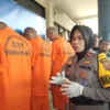 Operasi penyelidikan yang dilakukan oleh Polres Sumedang, terhadap empat orang pelaku pencurian berinisial RFR (28), E (36), TH (24) dan TM (27) serta tiga orang penadah barang curian IH (37), IF (27) dan MAK (28).