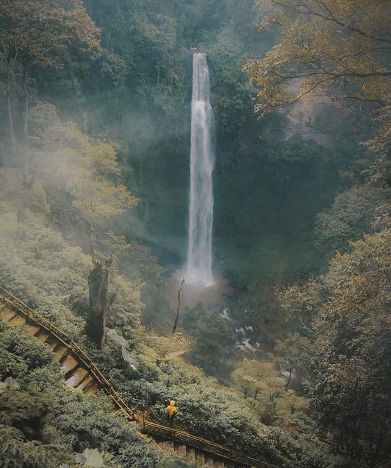 Trekking Sekalian Piknik Ke Air Terjun Curug Cimahi